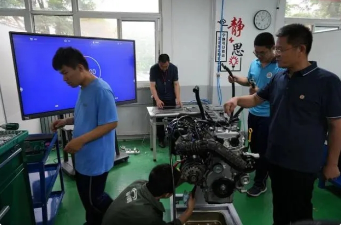 Our factory golf cart maintenance skills competition was successfully held